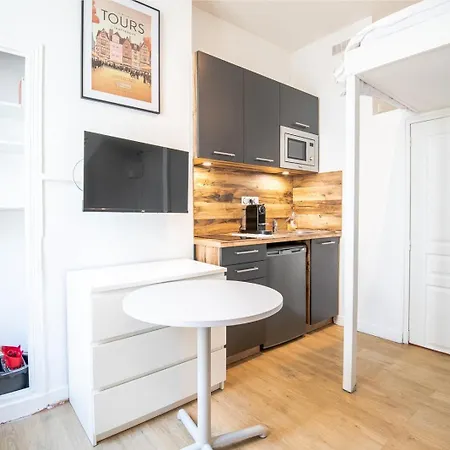 Little Victor Hugo Apartment Tours